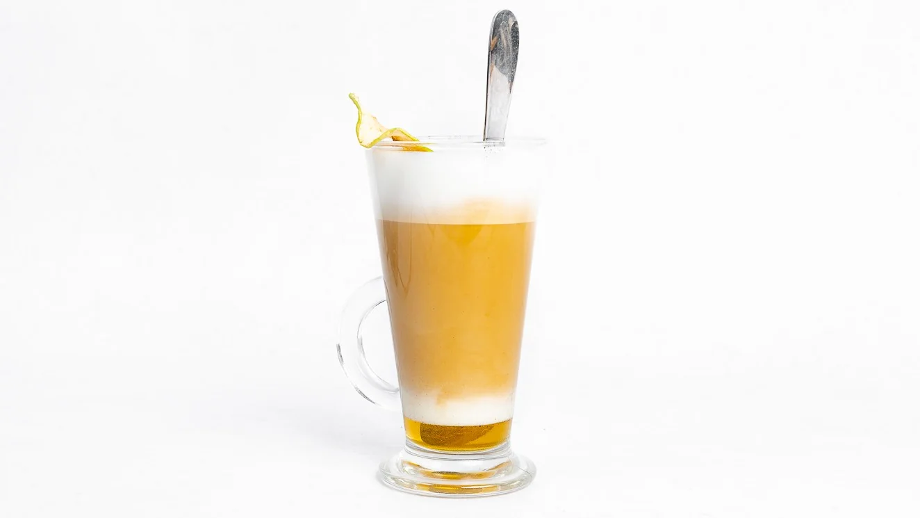 Latte z jabolčno pito