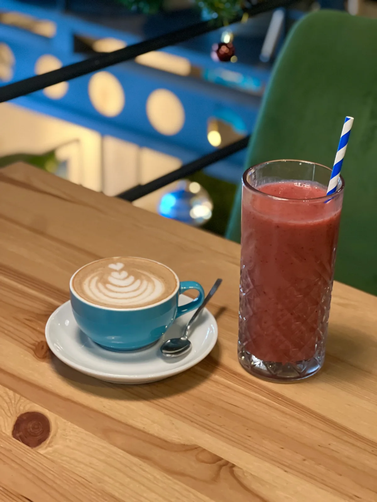 Smuti in kava v R&B Cafe Roasters